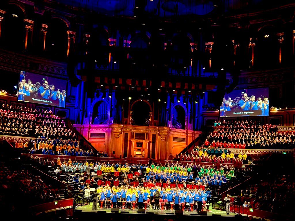 An amazing event this week-the outstanding @MusicManProject at fabulous @RoyalAlbertHall. With @RoyalMarines Collingwood Band & so much talent & teamwork on stage💙 Thank you to @PennyMordaunt & @pritipatel @DavidStanleyMus @Laurie1Daniel @mrmichaelball -a wonderful evening 🎶🎉