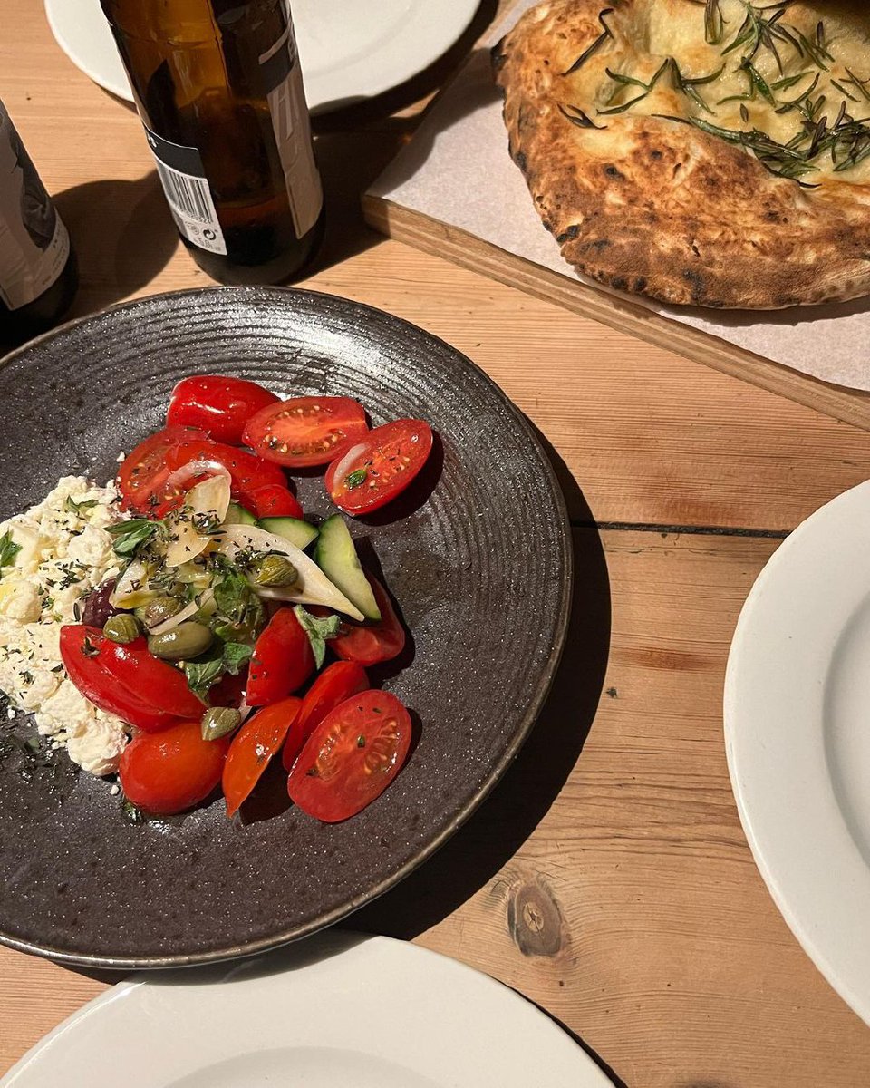 go out tonitee screaming yes yes yes happy our day!🥂🖤