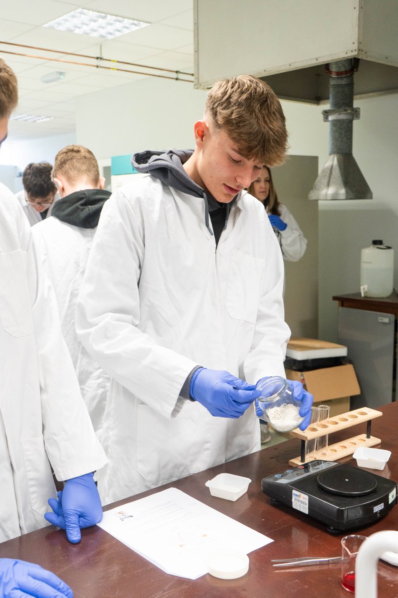 Our Level 3 Arboriculture students have been experimenting in the science lab! They have been measuring the rate of respiration in mealworms, which can be applied to the respiration of plants, helping them better understand their subject 🌳 #landbased #arboriculture #forestry