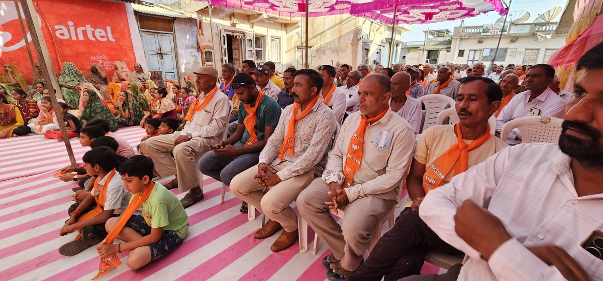 JagdishMakwana_'s tweet photo. ખીલશે કમળ, જીતશે સુરેન્દ્રનગર 

વઢવાણ વિધાનસભાના માળોદ ગામે આયોજિત મોદી પરિવાર સભામાં કાર્યકર્તાઓ સાથે વિકાસલક્ષી સંવાદ કરીને લોકસભા ચૂંટણીમાં સુરેન્દ્રનગરમાં કમળ ખીલવવા સાથે આદરણીય પ્રધાનમંત્રી શ્રી @narendramodi જીને ત્રીજી વાર દેશનું સુકાન સોંપવા "મોદી પરિવાર"ને આહવાન કર્યું. https://t.co/rJgZbiRRSw