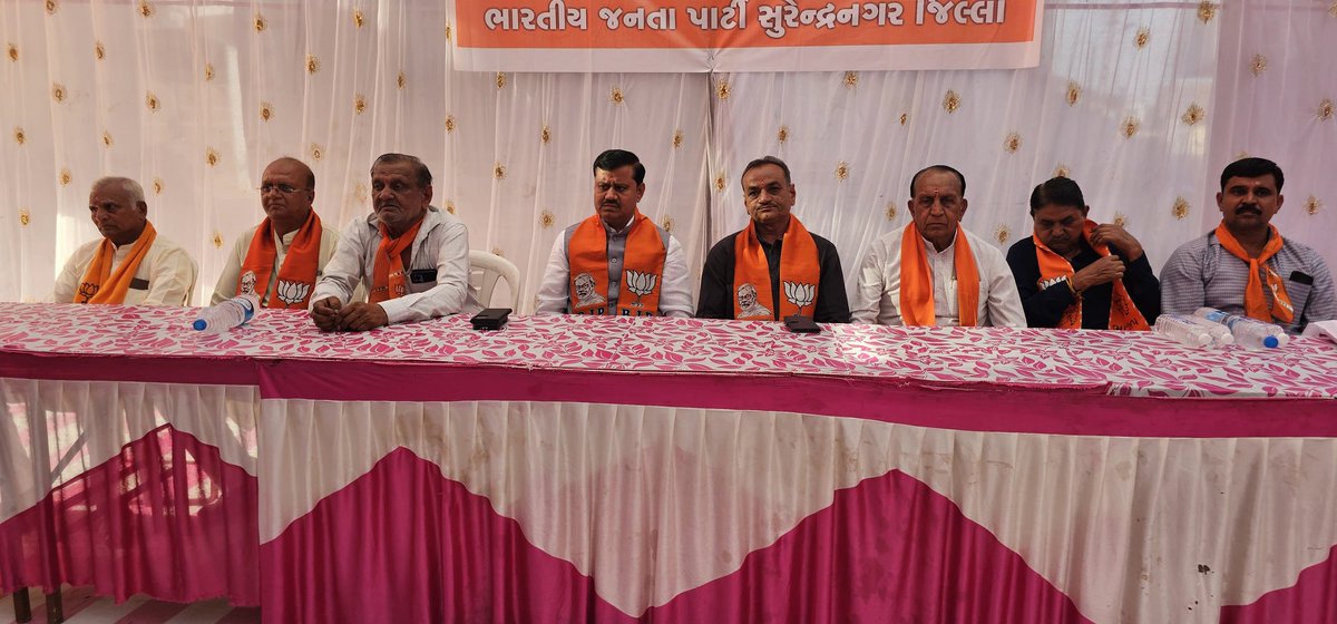 JagdishMakwana_'s tweet photo. ખીલશે કમળ, જીતશે સુરેન્દ્રનગર 

વઢવાણ વિધાનસભાના માળોદ ગામે આયોજિત મોદી પરિવાર સભામાં કાર્યકર્તાઓ સાથે વિકાસલક્ષી સંવાદ કરીને લોકસભા ચૂંટણીમાં સુરેન્દ્રનગરમાં કમળ ખીલવવા સાથે આદરણીય પ્રધાનમંત્રી શ્રી @narendramodi જીને ત્રીજી વાર દેશનું સુકાન સોંપવા "મોદી પરિવાર"ને આહવાન કર્યું. https://t.co/rJgZbiRRSw