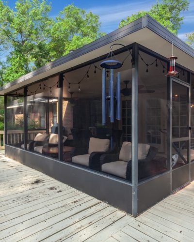 Enjoy your outdoor space year-round with H3 Outdoor Design's custom enclosures. Our team of experts can design and build a functional and stylish enclosure for your patio, porch, or pool area. 
Learn more: h3outdoordesign.com/services/enclo…
#outdoorliving #customenclosures #patiodesign #...