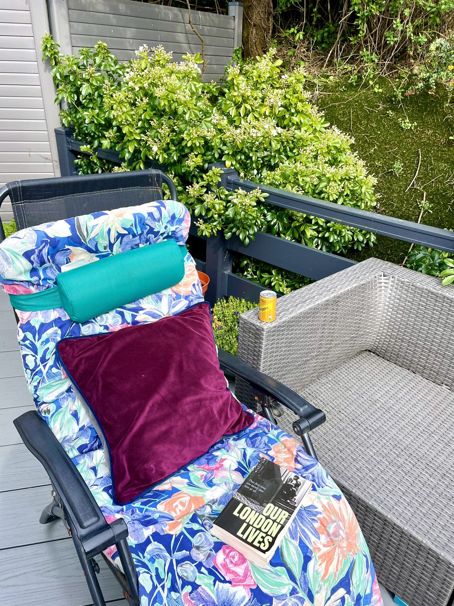 patriciascanl18's tweet photo. The sun is doing it’s best to come out and I’m ready and waiting. #VeryExciting https://t.co/4FAka9AZ3n