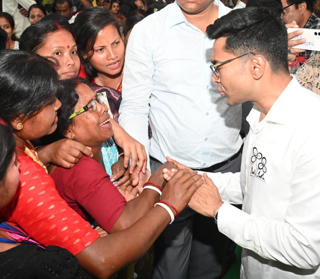 True leadership shines through in moments of adversity! Shri @abhishekaitc met the families of the victims and offered them comfort and solace. He assured them that they wouldn't face their challenges alone and reaffirmed his commitment to stand by them in times of trouble, no…