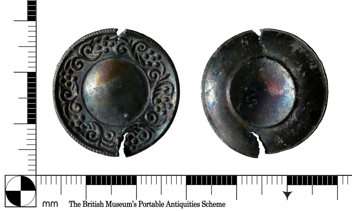 For #FindsFriday - here is a charming 18th century toy pewter plate, found #mudlarking and recorded with @FindsOrgUK. Exceptionally well preserved it still retains a shiny and toned surface after 300 years in the mud. (finds.org.uk/database/artef…)