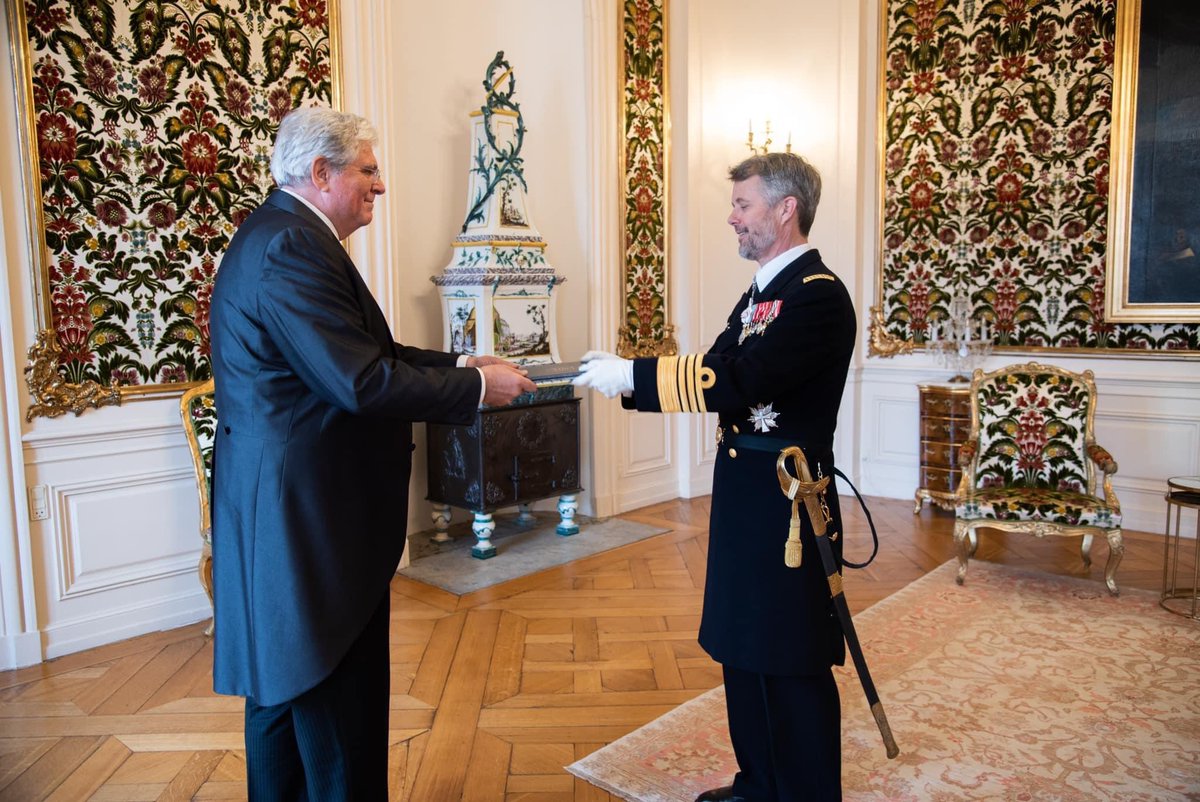 HM King Frederik received the credentials of the new Ambassadors of Slovakia, Guinea and Armenia. 📸 #detdanskekongehus