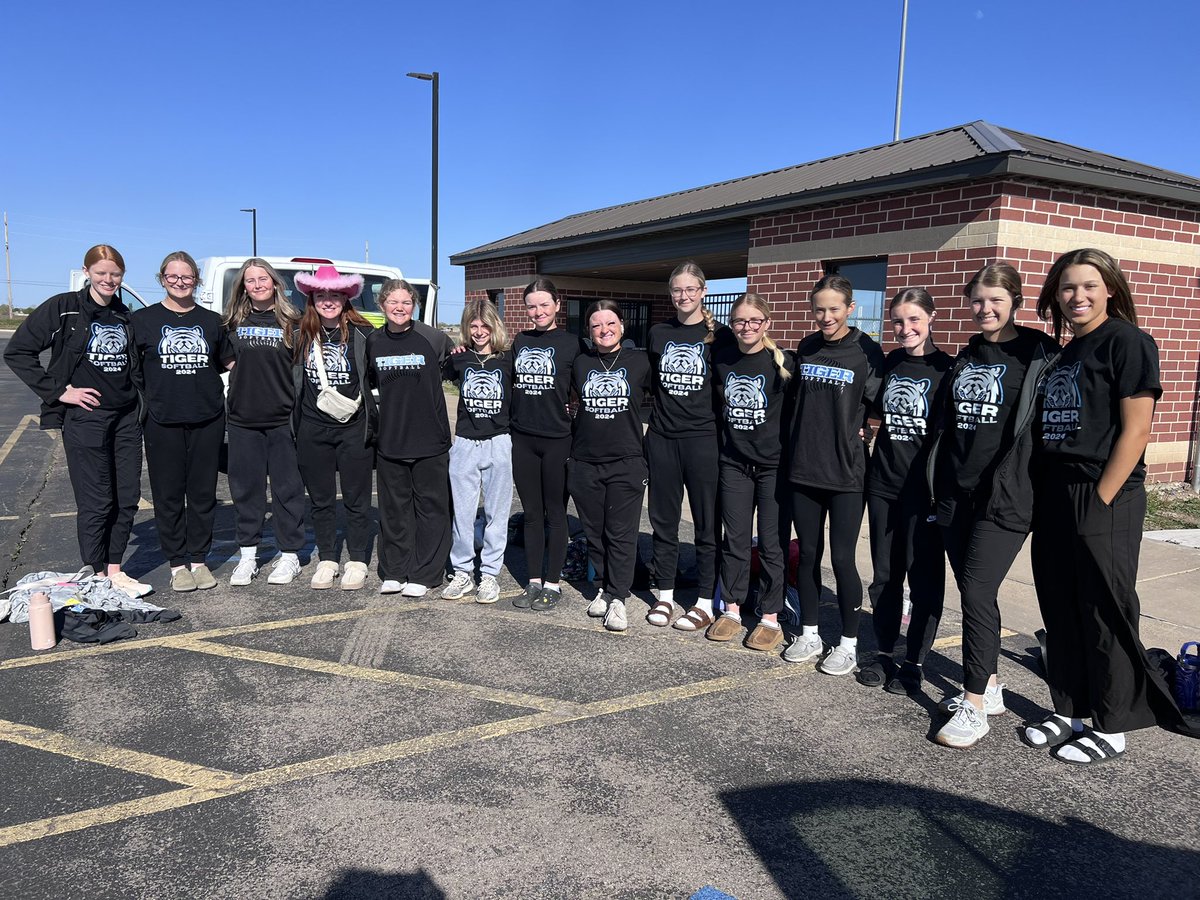 Game day!!! Dodge City here we come!!!🥎‼️