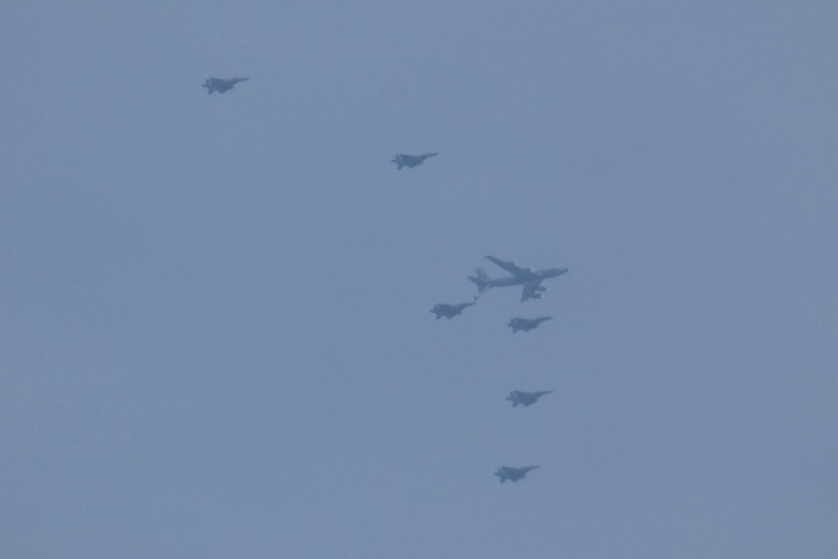 Nice bit of overhead spotting today, in the form of 2 KC-35s from Mildenhall taking 12 Seymour Johnson F15s to the Middle East. Thankfully when the first lot came over they were below the cloud. An amazing sight to see! #aviation #planespotting #avgeek #aviationdaily