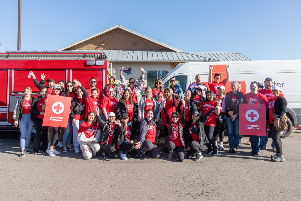 Yes, we feel this good when we make homes safer from fires! 🥰 Volunteers from the @RedCrossCCR region installed nearly 140 free smoke alarms in Fresno, Calif., with their local fire department and other partners. Together, they helped educate families on common home fire risks,…