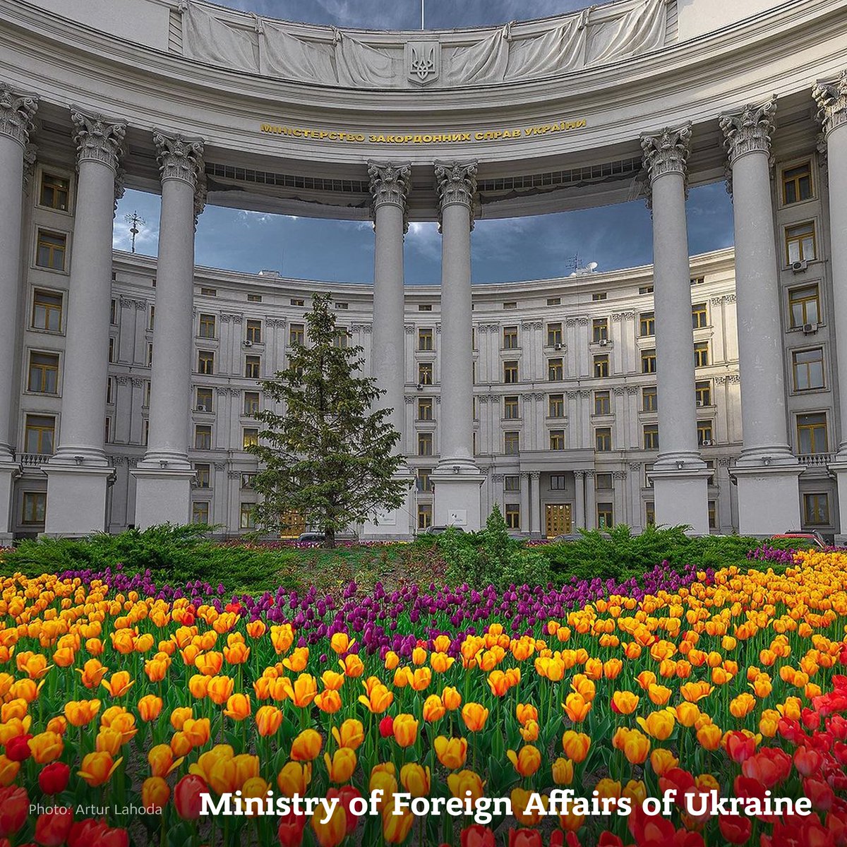 This is what #Ukraine's MFA main building looked like not long ago. Despite all the wartime challenges, Ukraine will endure and bloom even stronger, even more than these tulips. A peaceful and prosperous future is #WhatWeAreFightingFor