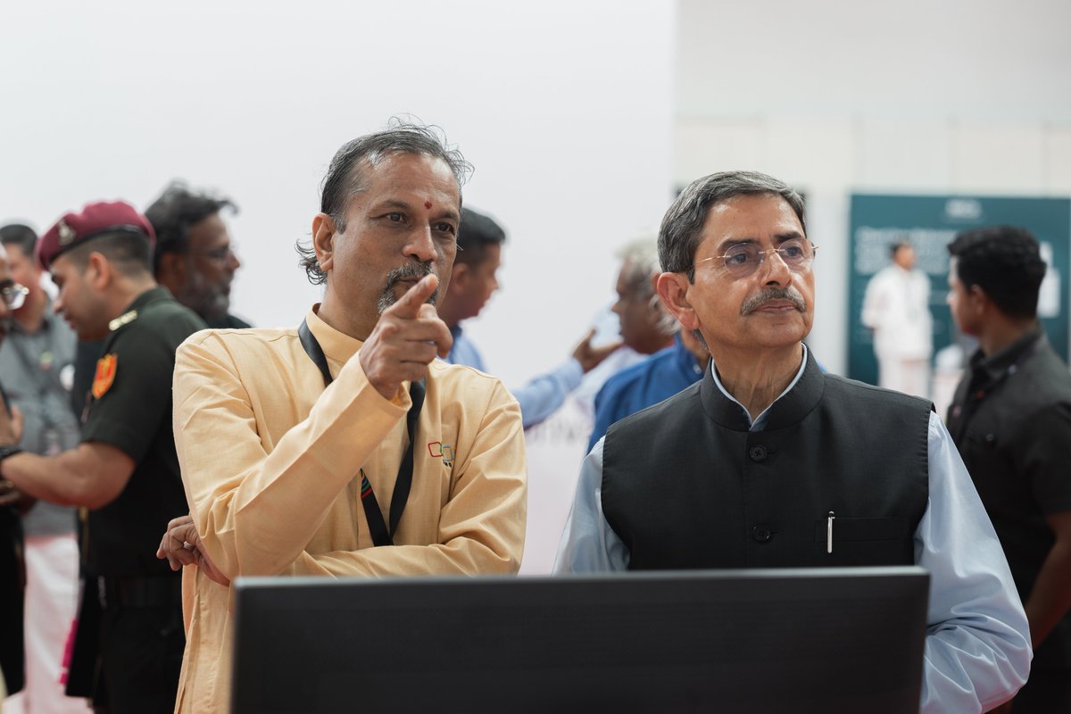 Zoho's tweet photo. It was an eventful day at the Zoho Corp. tradeshow, where we had the pleasure of showcasing our offerings to Mr. R. N. Ravi, the governor of Tamil Nadu. 😇

The day concluded with a beautiful Carnatic musical performance by Dr. Umayalpuram Sivaraman and Sikkal Gurucharan. 🎶 https://t.co/chtGkiSSjP