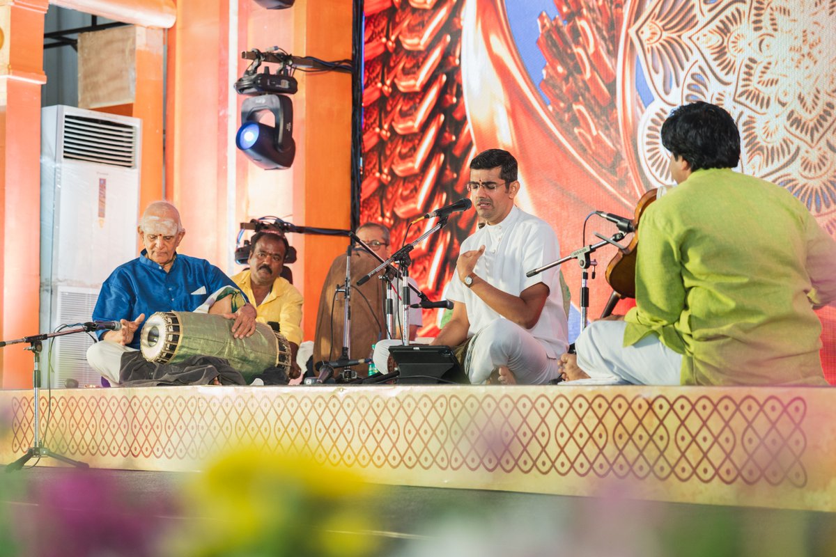 It was an eventful day at the Zoho Corp. tradeshow, where we had the pleasure of showcasing our offerings to Mr. R. N. Ravi, the governor of Tamil Nadu. 😇

The day concluded with a beautiful Carnatic musical performance by Dr. Umayalpuram Sivaraman and Sikkal Gurucharan. 🎶