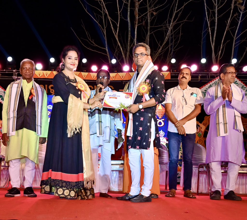 AshisJenamani's tweet photo. Grateful to have received the “𝐘𝐮𝐯𝐚 𝐏𝐫𝐚𝐭𝐢𝐛𝐡𝐚 𝐒𝐚𝐦𝐦𝐚𝐧” at the Jagruti Mahostav 2024 Pipili celebration on the occasion of ( ରାଷ୍ଟ୍ରୀୟ ନବ ବର୍ଷ ) National New Year Day! It’s an honor to be recognized for my contributions to the society.

#yuvapratibhasamman https://t.co/A6OHJ5UtOU