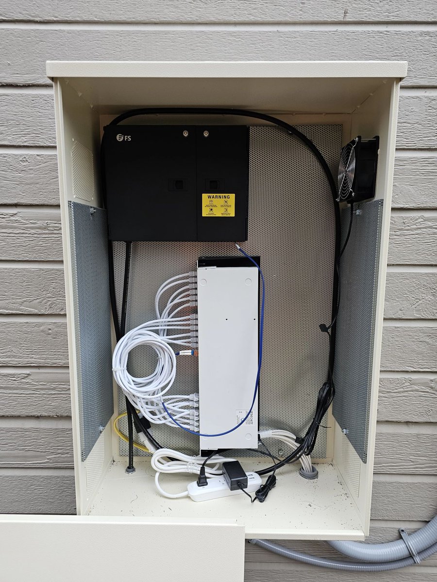 We're creating seamless connectivity in PA's Multi-Dwelling Units! 🌐 Proud to deliver fiber to every building, powering up with our #RUCKUSNetworks AP. #RUCKUS #WiFi ruckusnetworks.com/products/wirel… 📷 LinkedIn: Jeremy Kirk