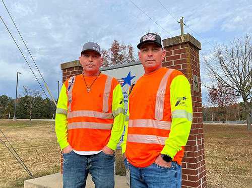 Is it me or am I seeing double? Where this @TxDOT #maintenance team is concerned, it is #twin day every day. #transportation #infrastructure #road #highway #roadway #construction @aashtospeaks @ARTBA @AGCofA @GovAbbott @USDOTFHWA txdot.gov/about/newsroom…