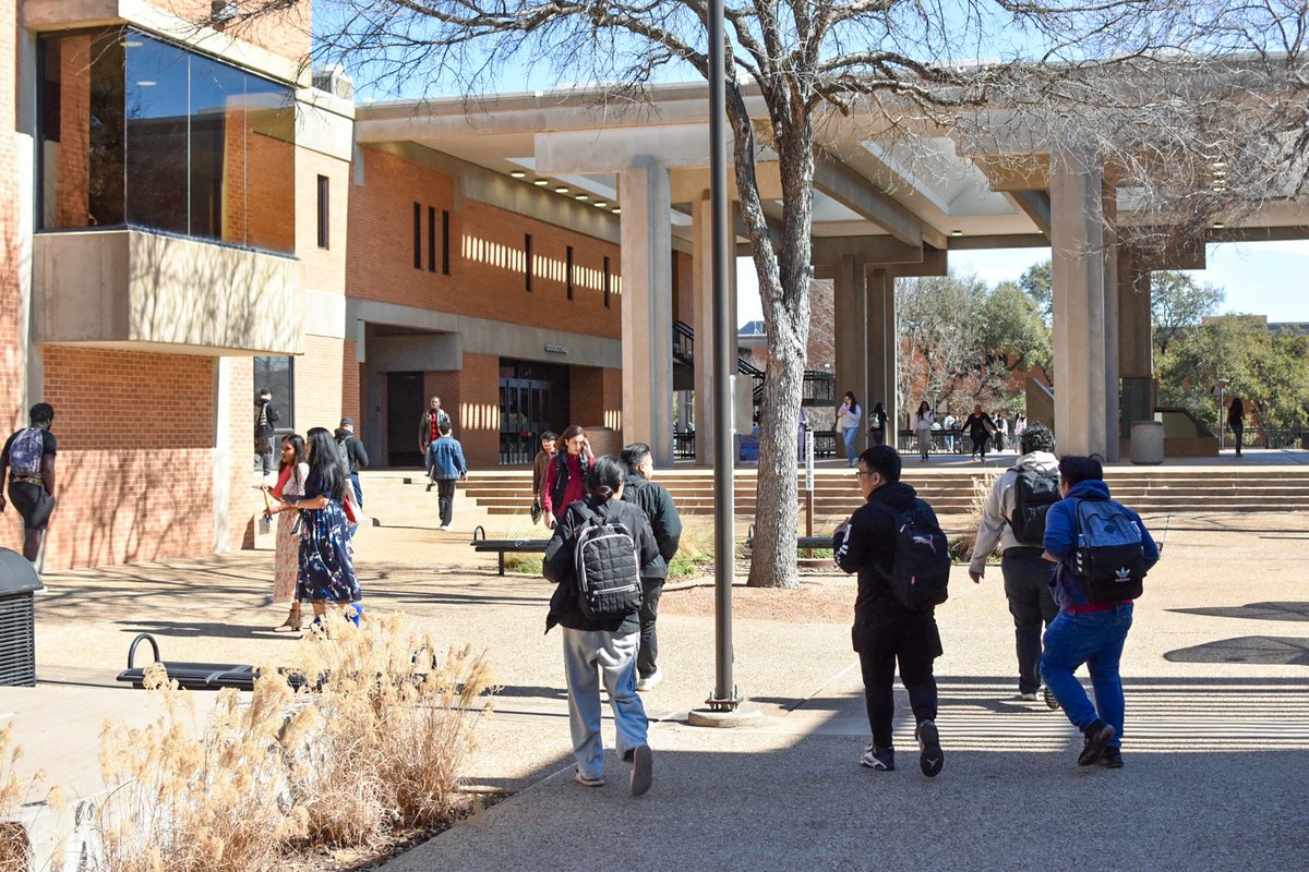 dallascollegetx's tweet photo. What is the stigma around community college? Is it how much money you save? Is it about getting a high quality education that prepares you for the future and the now? Is it about meeting lifelong friends? We can't find this so-called stigma. Carry on. #EndCCstigma https://t.co/M1TGUnpfxj