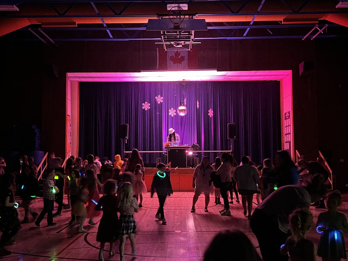 What a night at @Dickinsfield's Spring Fling Family Dance! Families came together to twirl and groove with DJ Q-Pid's beats, laughter filled the air, and we all shared the joy of spring. Huge thanks to everyone who donated! @annaleeskinner #FMPSD #YMM #RMWB