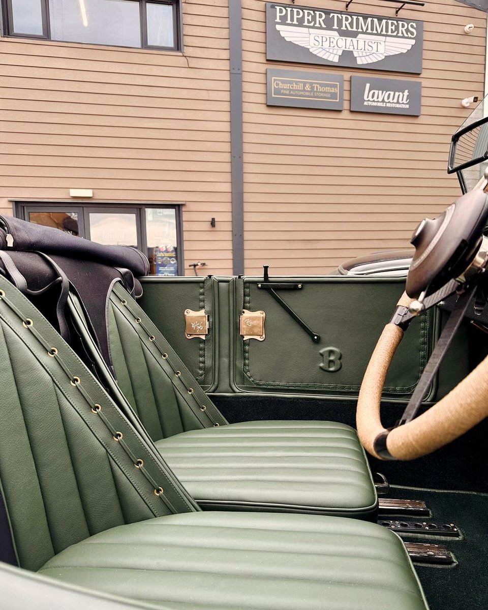 THE_AMUSF's tweet image. Check out this stunning transformation 😍 

Not only do our members excel at interior furniture, they also work wonders on automobiles. Feast your eyes on this Bentley, freshly reupholstered by the talented team at Piper Trimmers 🚗💫 

#AMUSF #BentleyMakeover #PiperTrimmers
