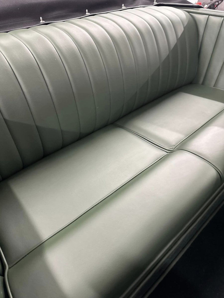 THE_AMUSF's tweet image. Check out this stunning transformation 😍 

Not only do our members excel at interior furniture, they also work wonders on automobiles. Feast your eyes on this Bentley, freshly reupholstered by the talented team at Piper Trimmers 🚗💫 

#AMUSF #BentleyMakeover #PiperTrimmers