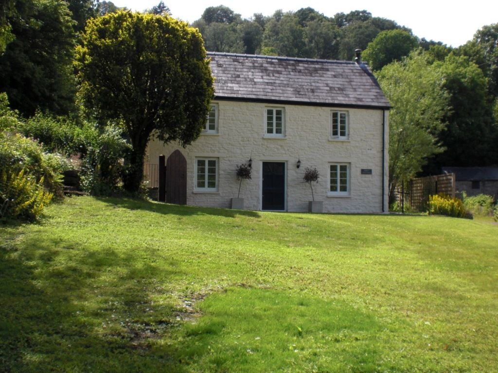 Unwind in Tintern Abbey Cottage, an idyllic self-catering cottage in the heart of Tintern village!

🐶 Welcomes dogs and small pets 🐾
weacceptpets.co.uk/Monmouthshire/… 

#TinternAbbeyCottage #Discover #Tintern #WyeValley #LocalProduce #CraftGin #Explore #Monmouthshire #Adventure