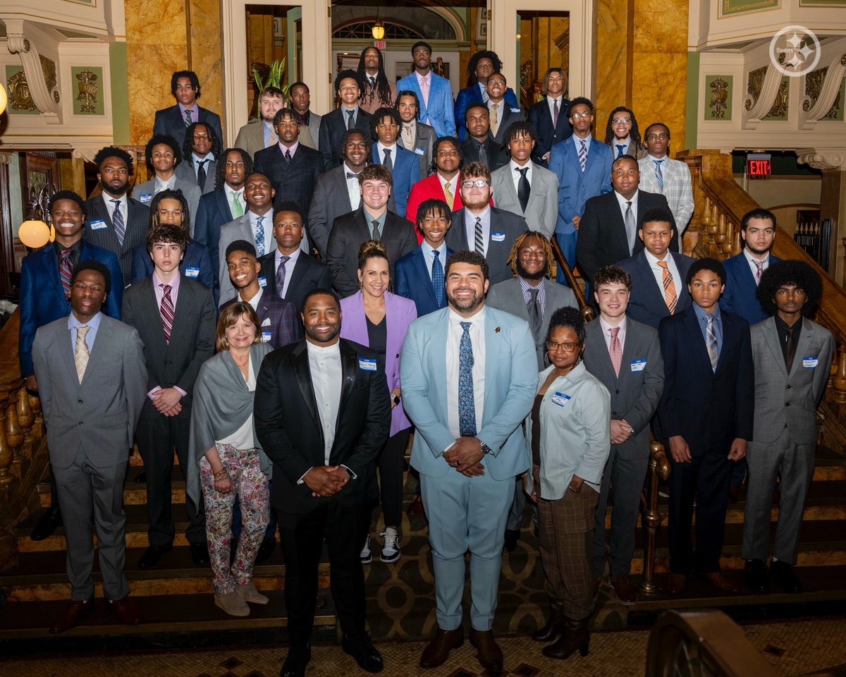 .@CamHeyward & @97HeywardHouse hosted their annual Suiting Up for Success Soiree, which celebrates the accomplishments of local high school seniors for their leadership, character, & ability to overcome challenges. 📝: bit.ly/4awXxFw