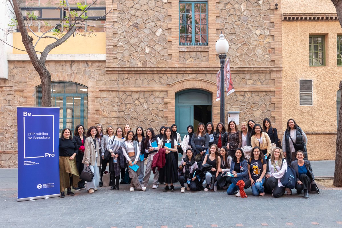 consorciedubcn's tweet photo. 👩💻1r #TalentSpeedDating amb les alumnes de Gestió administrativa de l'@EdTbarcelona que participen en el projecte #Be_transdigital👥A través d'entrevistes simulades amb professionals voluntàries dilluns van descobrir oportunitats i sortides d'estudis tecnològics de grau superior. https://t.co/6pT3HrlfJP