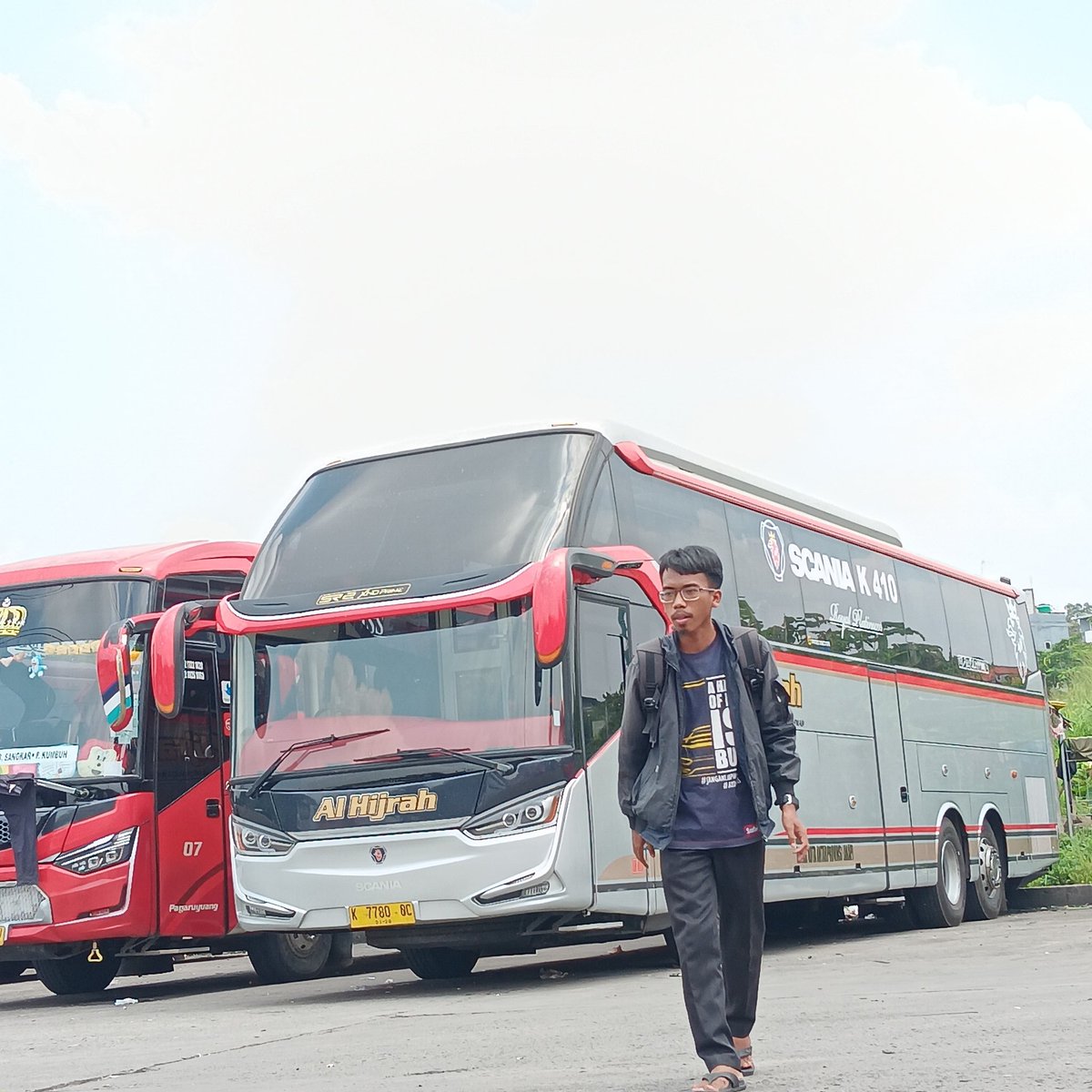 rochmatbuslover's tweet photo. Ku tetap menjalani hari-hari
Meski raga ini masih terasa sakit

----------

Taqabbalallaahu minna wa minkum
Maafkan diri ini untuk semua yang mungkin setia mampir di sini https://t.co/FkeFubenL4