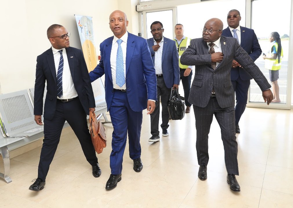 Today CAF President Dr Patrice Motsepe arrived in Angola for 2-day visit. This week, he has visited 4 other counties in Africa: Sao Tome, Guinea-Bissau, Equatorial Guinea and Morocco…Developing Football in Africa is the sole mandate He is joined by CAF GS, Veron Mosengo-Omba