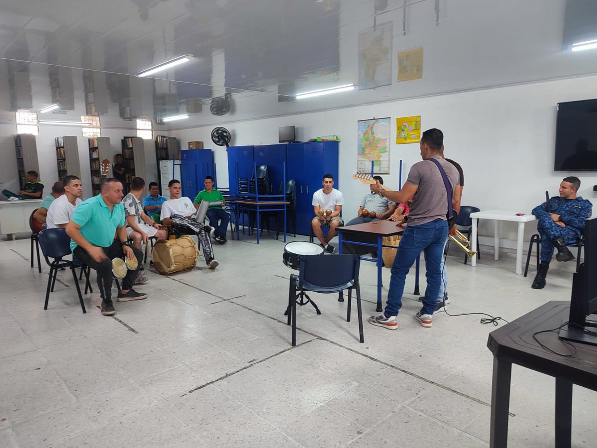 #Resocialización | En el ERON de #Riosucio y con el apoyo de la casa de cultura del municipio, se llevó a cabo la creación del grupo musical de personas privadas de la libertad pertenecientes a los programas de enfoque diferencial ¡Espacios de aprendizaje y de sano esparcimiento!