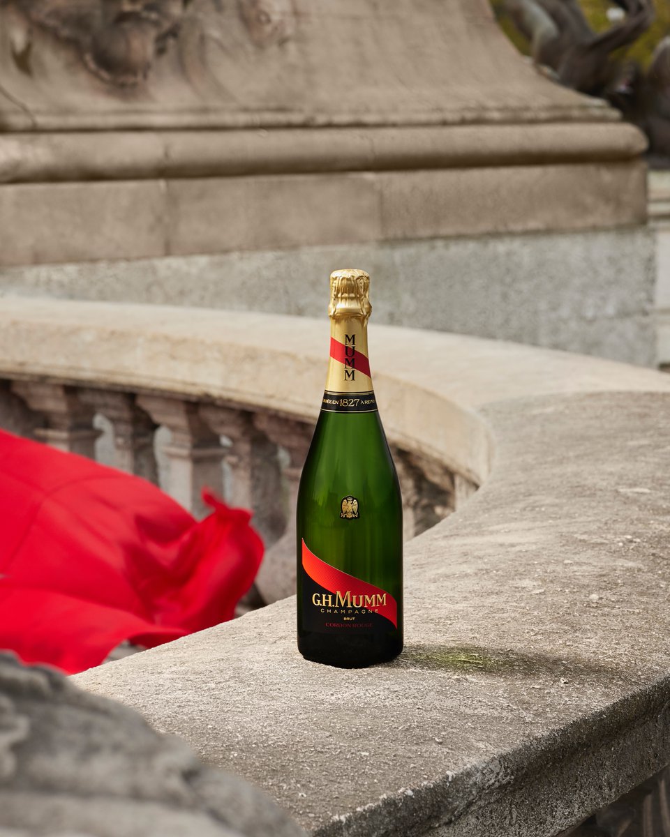 9.00 AM in Paris Let Mumm Cordon Rouge take you to the heart of Parisian allure. The perfect rendez-vous to share a toast! #MaisonMumm #MummCordonRouge #Paris #PontAlexandreIII PLEASE DRINK RESPONSIBLY Please only share our posts with those who are of legal drinking age.
