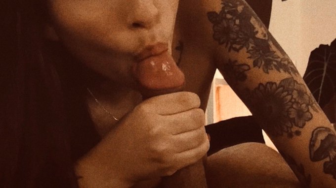 quem ser&aacute;?! 🔥  se bateu curiosidade, vem ver quem &eacute; aqui:  TELEGRAM FREE: https://t.co/gX3wj4ZXyi  ONLYFANS: https://t