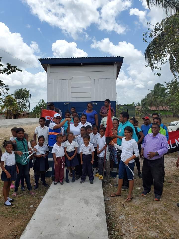 #Nicaragua| Se inauguró 2 nuevas baterías Sanitarias en las centros educativos de la comunidad indígena de Betania y Dakban, Puerto Cabezas.🏫 Este importante proyecto viene a beneficiar a más de 300 estudiantes de estas comunidades. #4519LaPatriaLaRevolución #PLOMO19
