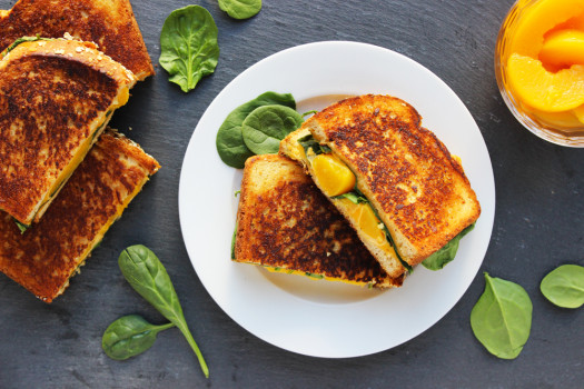 It's #NationalGrilledCheeseDay! Check out this MyPlate recipe to elevate this deliciously cheesy family favorite! Not only is this sandwich a quick and easy lunch, but also a fun way to add more fruit and veggies to your day. myplate.gov/recipes/myplat…