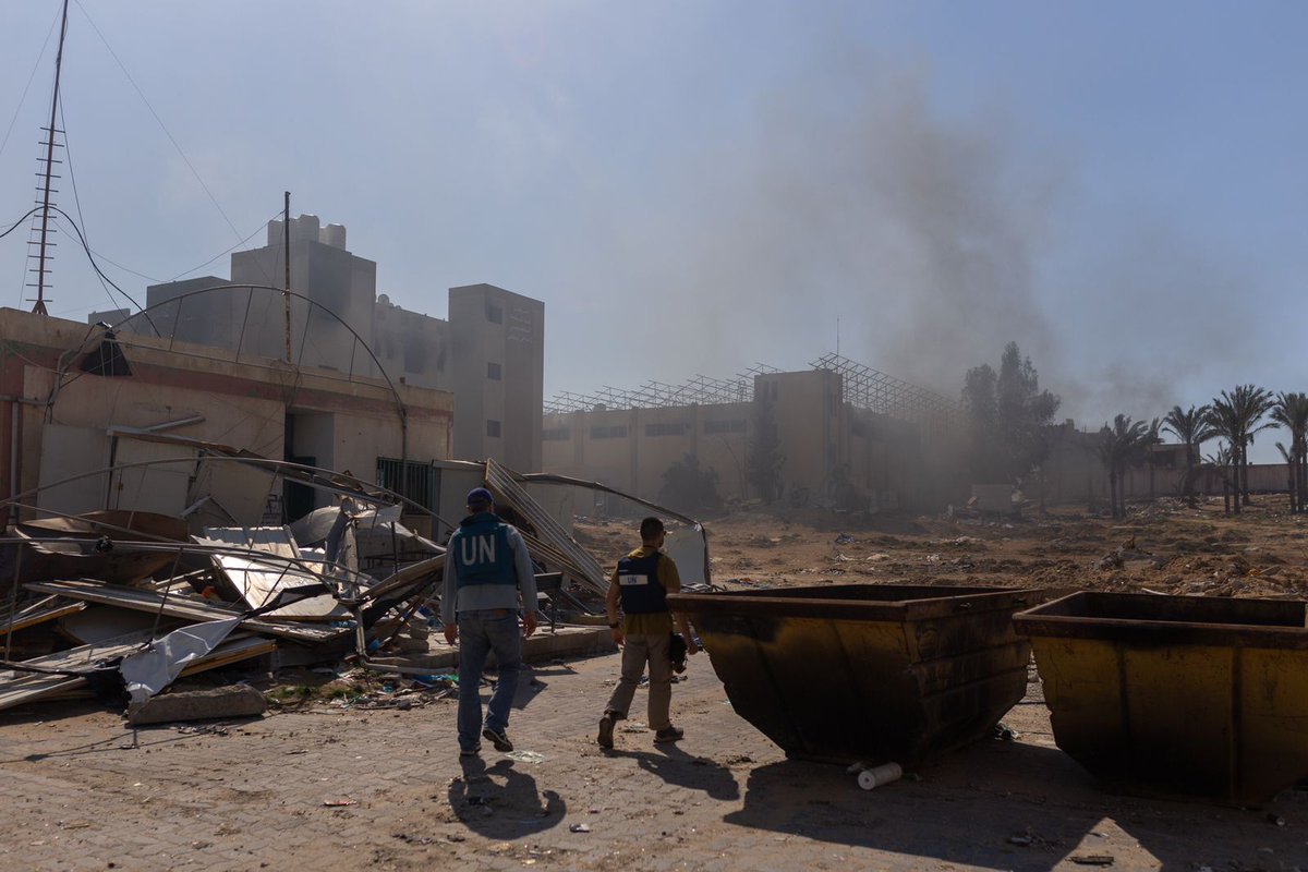 This week, @WHO and partners visited hospitals in Khan Yunis in #Gaza, including Al-Amal hospital and Nasser Medical Complex, the largest facility in the south. They saw utter devastation: infrastructure destroyed, vital medicines and equipment missing or damaged.