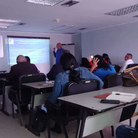 Hoy #12Abr se realizó el "Taller de Desempeño Laboral" dictado por el Dr. Vicmer Romero al personal responsables de RR.HH e intendentes municipales y parroquiales del municipio San Francisco.

Esperanza es futuro ⚡

#DriZulia
