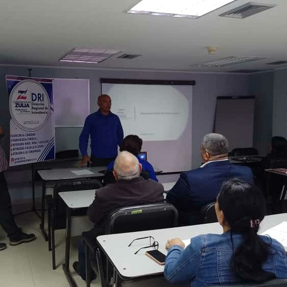drizulia's tweet photo. Hoy #12Abr se realizó el "Taller de Desempeño Laboral" dictado por el Dr. Vicmer Romero al personal responsables de RR.HH e intendentes municipales y parroquiales del municipio San Francisco.

Esperanza es futuro ⚡

#DriZulia https://t.co/ywU7EcCbdp