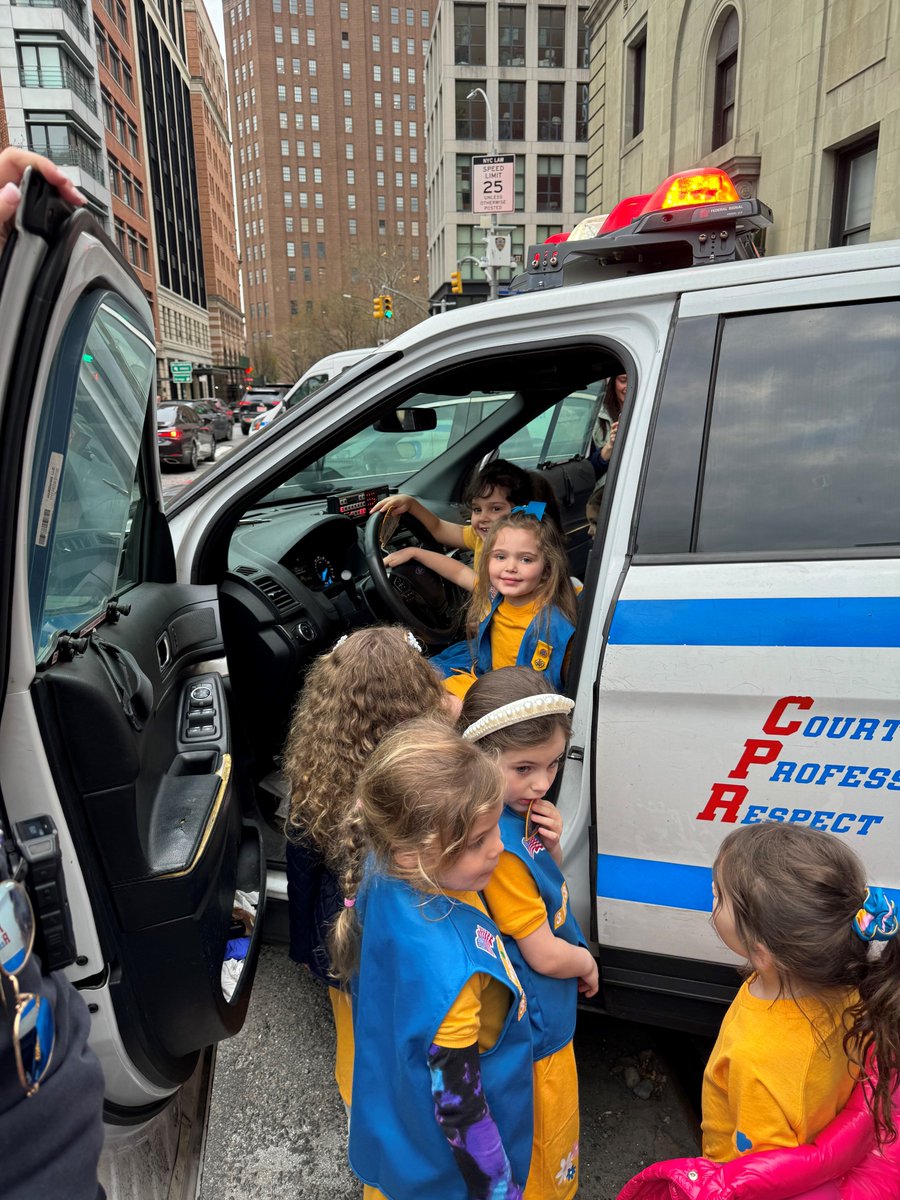 We had a special visit from the @girlscoutsnyc of Tribeca this week! Our officers showed the Troop around our precinct and answered questions about what it means to be a police officer. They also reviewed important safety tips to help them be #streetsmart in emergency situations!