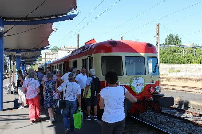 Une quinzaine de voyages prévus en 2024 à bord de l'Autorail limousin au départ de #Guéret et #Limoges lepopulaire.fr/limoges-87000/… #Train #Creuse #HauteVienne