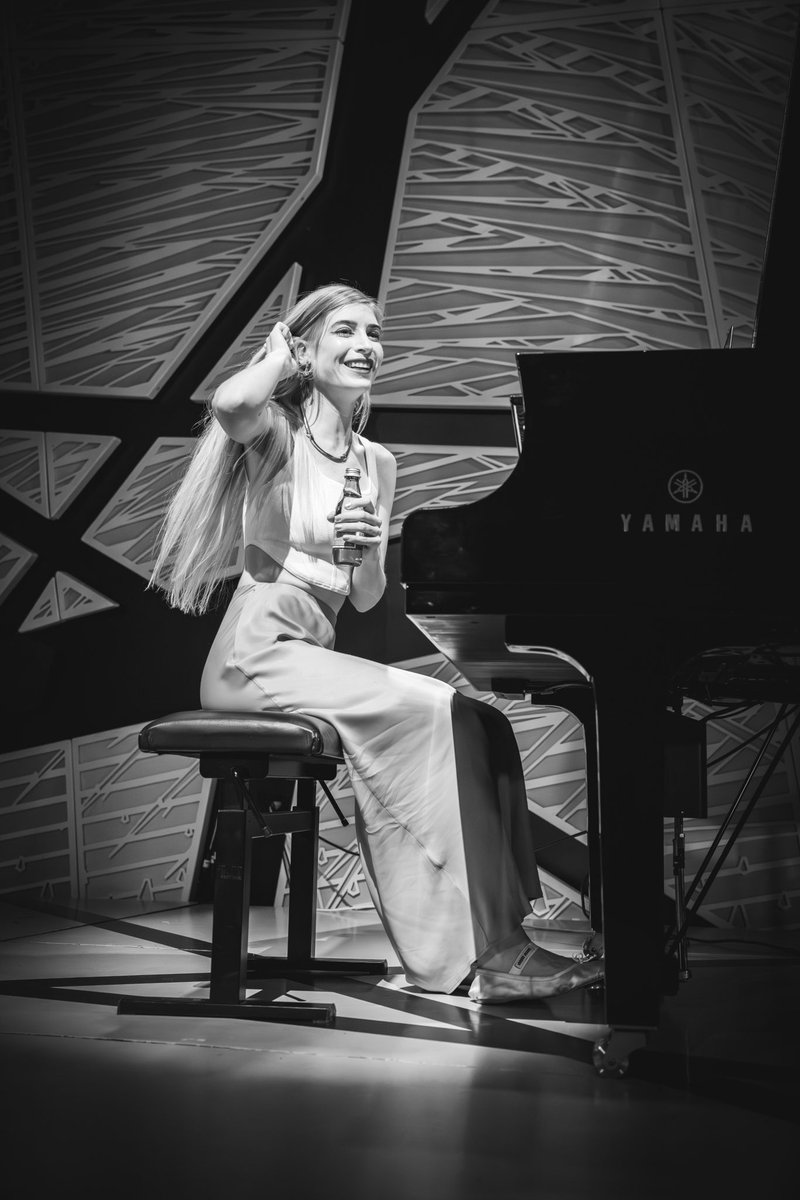 moments from my release show! ☁️ I have not descended from the cloud I’ve been on since this night ~ thanks again to everyone who came and sold it out, and @buscar_photo for these amazing photos! I leave for my first tour next week ~ come see me in the UK, Berlin and Dublin!