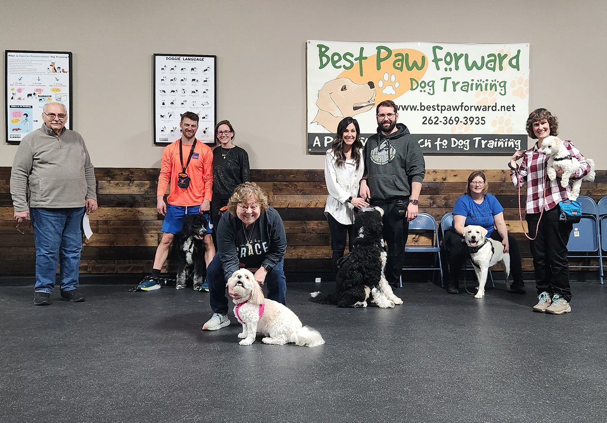 Congrats #Level2Manners grads! Each week brought new challenges for them. They worked hard on recall, gaining focus and walking nicely on a leash. 

#GradPhotos #AdvancedManners #ForceFreeDogTraining #Dogs #ScienceBased #RewardBasedDogTraining #Coaching