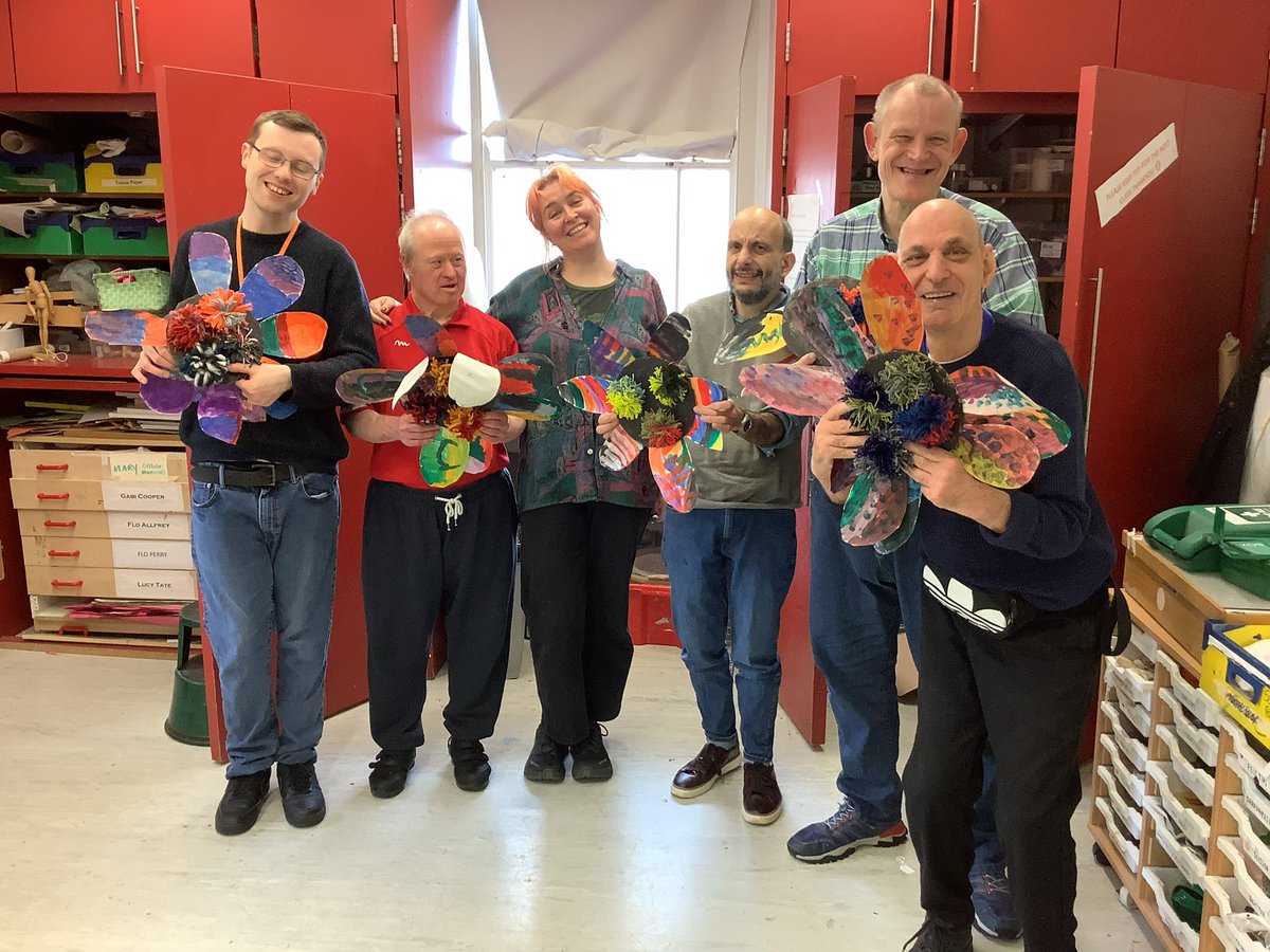_communityfocus's tweet photo. SUMMER TERM STARTS ON MONDAY!!

Here’s how a couple of classes ended the Spring Term. With a party! 🎉 

#SummerTerm #ArtsChallenge #CommunityFocusEnrollment #NorthFinchley #FriernBarnet #BarnetArts #LondonClasses #ArtsForAll #CommunitySupport #artsinhealth https://t.co/pnT1GnPDnB