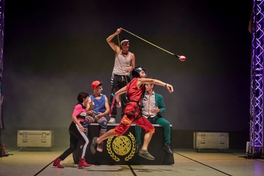 JordiCultura's tweet photo. Famílies, no us pot passar per alt aquest dissabte (19 h) a l'Auditori de l'Espai Ter de Torroella de #Montgri l'espectacle de circ "Save the Temazo". Us ho passareu la mar de bé!
https://t.co/PvijoQcqsD https://t.co/JmsWgBGmAq