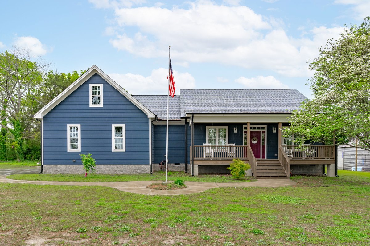 ☀️ COMING SOON ☀️ Charming Custom Ranch Home Just Under an Acre!
257 Porch Swing Lane, Fuquay Varina, NC 27526
Offered at: $525,000
tinyurl.com/2tn5cfnh
For more information, DM me !

#ComingSoon #ForSale #CustomHome #KitchenIsland #Granite #WalkInCloset #Ranch #DoubleOven