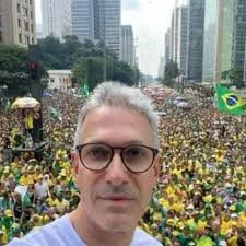 HIPOCRISIA: o Romeu Zema está no Twitter dele acusando o Lula de defender bandido no que diz respeito à legislação sobre 'saidinha', o que é mentira, já que o Lula sancionou o texto, mesmo que com veto. O que ele não conta é que em fevereiro ele esteve na Avenida Paulista…