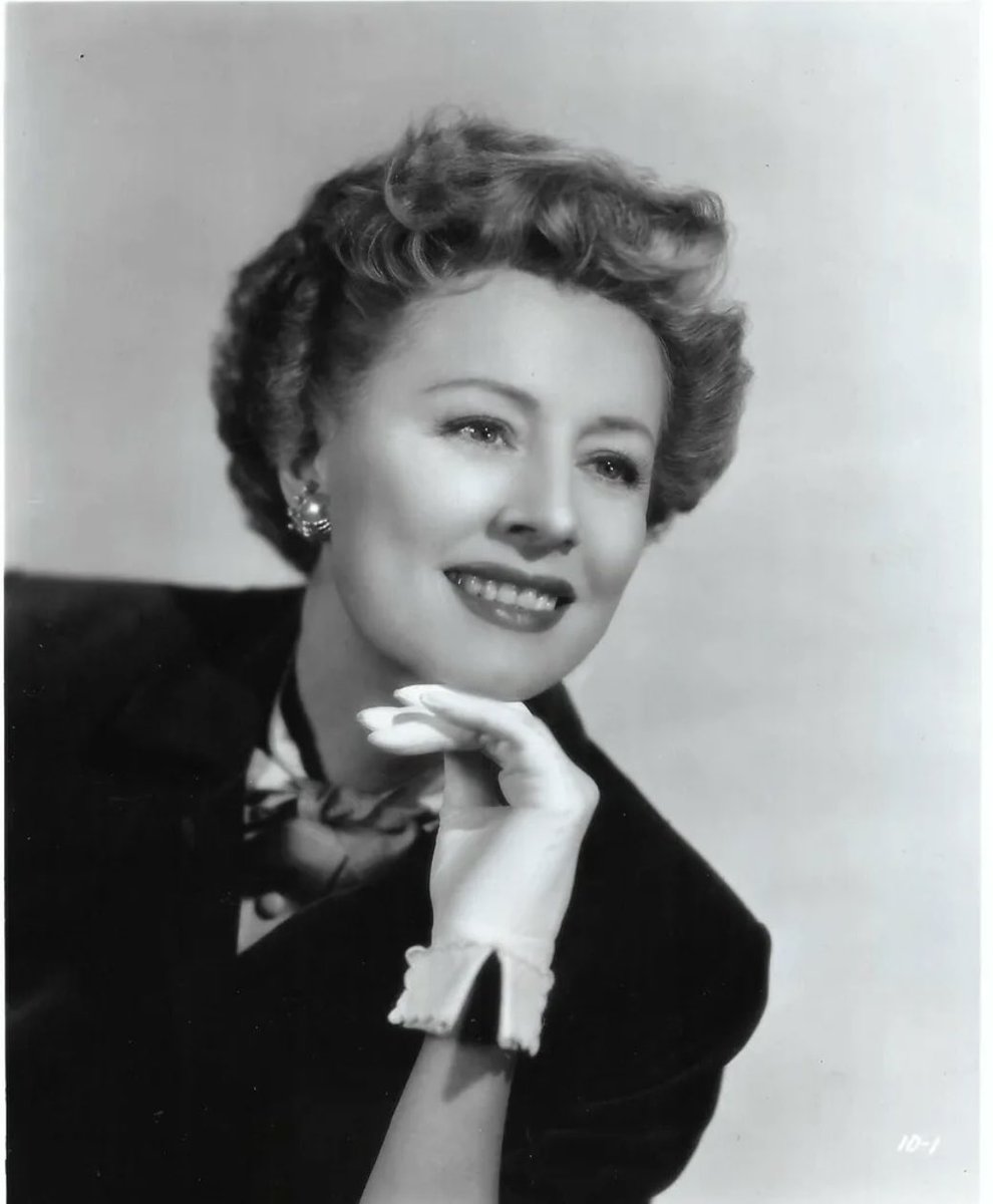 She adds “Class” to any feed ; and with a capital “C.” #IreneDunne