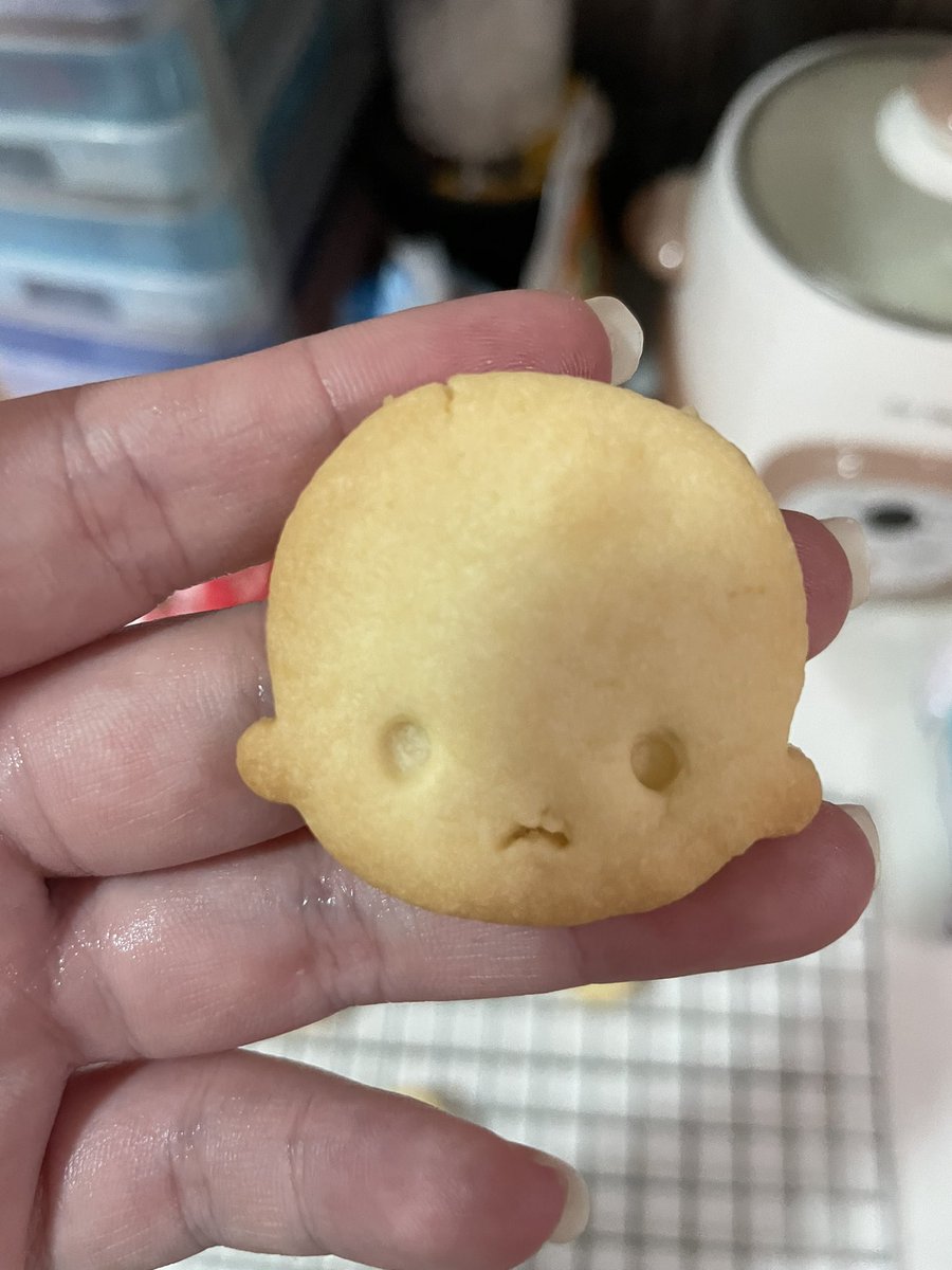 Make a tiny batch of cookies so Suo can look depressed.