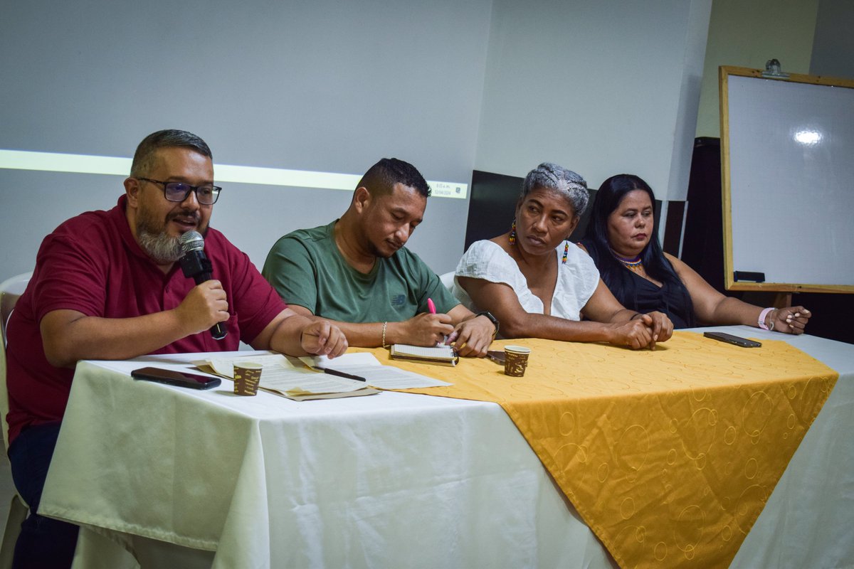 En el marco de la Asamblea de la @MesaHumaniAnt emitimos #Comunicado: Continúan los retenes paramilitares, empadronamientos, bloqueo de insumos básicos, incursiones armadas en los caseríos, enfrentamientos y amenazas a liderazgos y procesos sociales en Ant. #ParaLeer👇