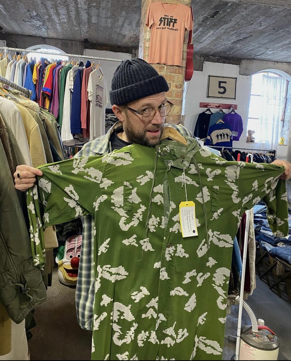 A random vintage shop came up on my explore page and why have they got Damon modelling their shit I’m pissing myself