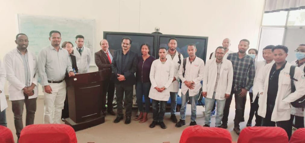 A delegate from Ethio-Istanbul General Hospital paid a visit to @ayder_hospital today. Dr Moosa Kunhi, a renowned Cardiothoracic surgeon gave a lecture. Ethio-Istanbul has pledged to to operate on ten children with heart diseases FREE of charge! #AjinMattew, #AshenafiHailay