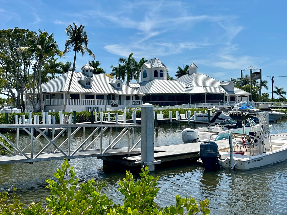 Just steps from the docks, Port Sanibel Marina includes boutique shopping at Coastal Outfitters and dining and entertainment at Lighthouse Waterfront Restaurant & Bar.